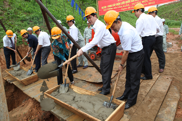Khởi công dự án cấp điện lưới lớn nhất của Sơn La